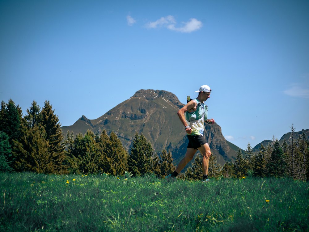 Coureur sur la crête panoramique